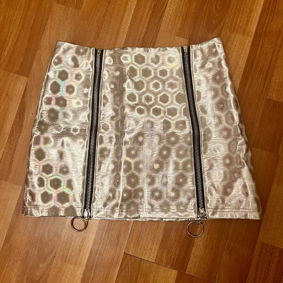 NWT Club Exx Silver Holographic Dollskill Skirt - Picture 2 of 5